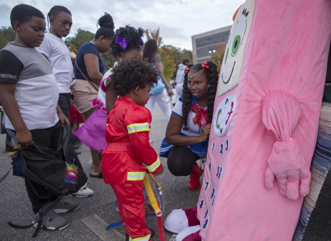 Children meet Cell Phone Sally at 2019 Trunk-or-Treat event